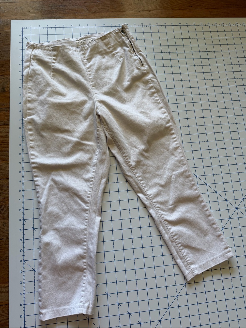 Casual Lightweight Ankle Pants - Light white